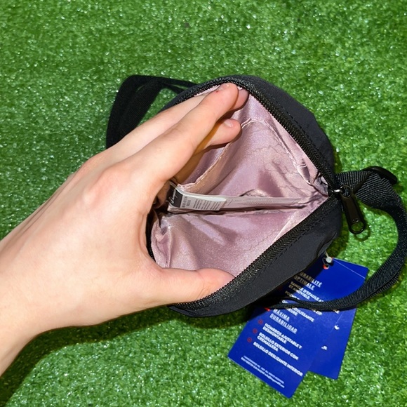 Champion Men’s Small Messenger Bag🆕 - Picture 10 of 11